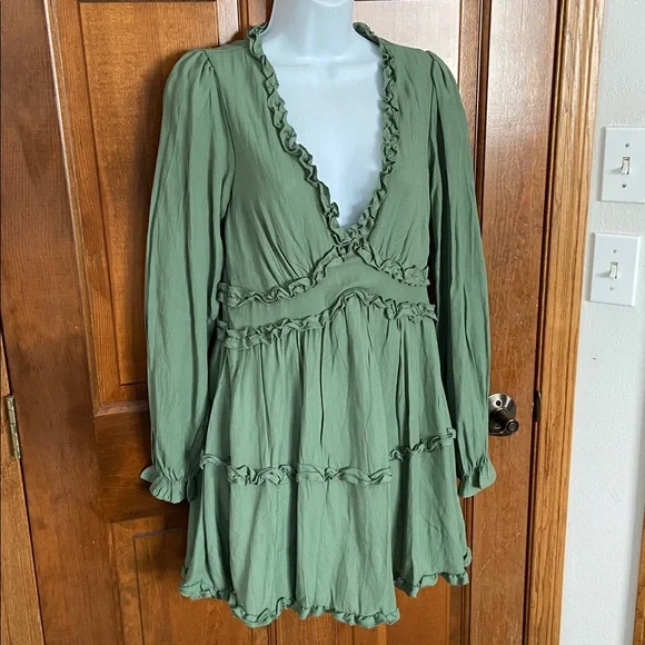 Francesca's Mi Ami green ruffle long-sleeve mini dress sage color Size Medium - Picture 3 of 16